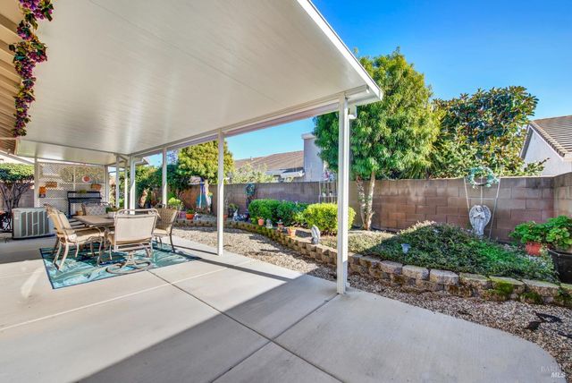 161 Currant Ln, Vacaville, CA 95687