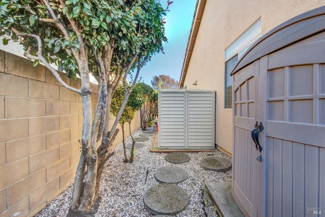 161 Currant Ln, Vacaville, CA 95687