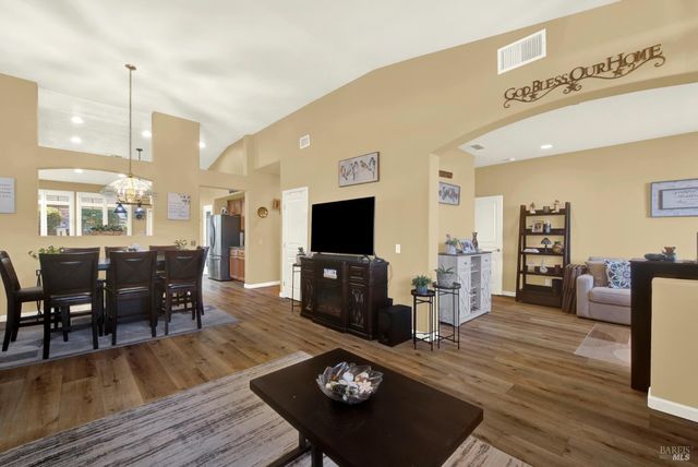 161 Currant Ln, Vacaville, CA 95687