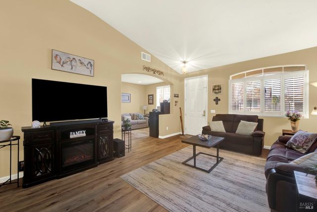 161 Currant Ln, Vacaville, CA 95687