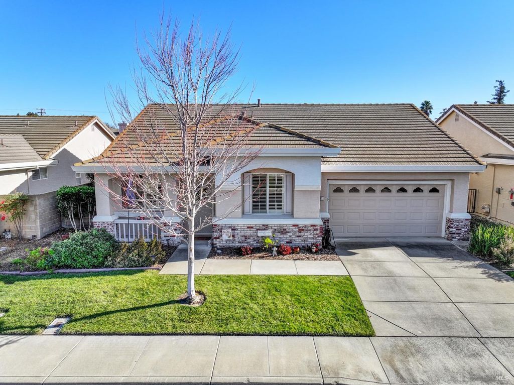 161 Currant Ln, Vacaville, CA 95687
