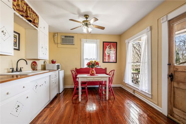 174 Spring Street, Eureka Springs, AR 72632