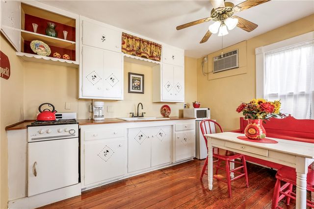 174 Spring Street, Eureka Springs, AR 72632