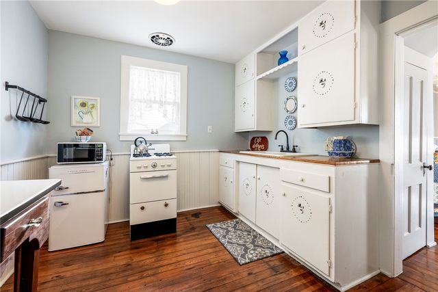 174 Spring Street, Eureka Springs, AR 72632