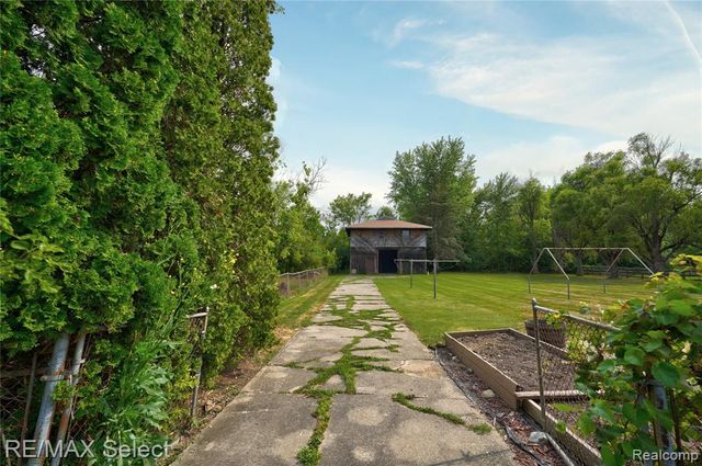 11080 Lapeer Road, Davison, MI 48423