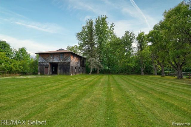 11080 Lapeer Road, Davison, MI 48423