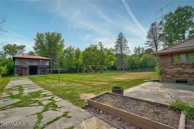 11080 Lapeer Road, Davison, MI 48423