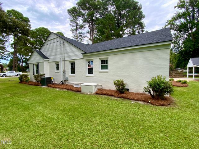 1101 W Divine Street, Dunn, NC 28334