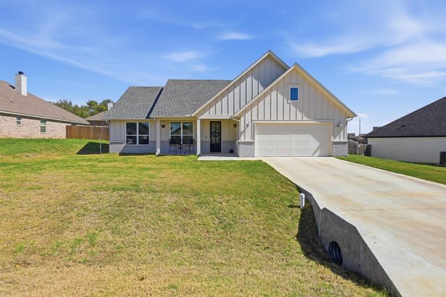 4004 Gallivant Drive, Granbury, TX 76049