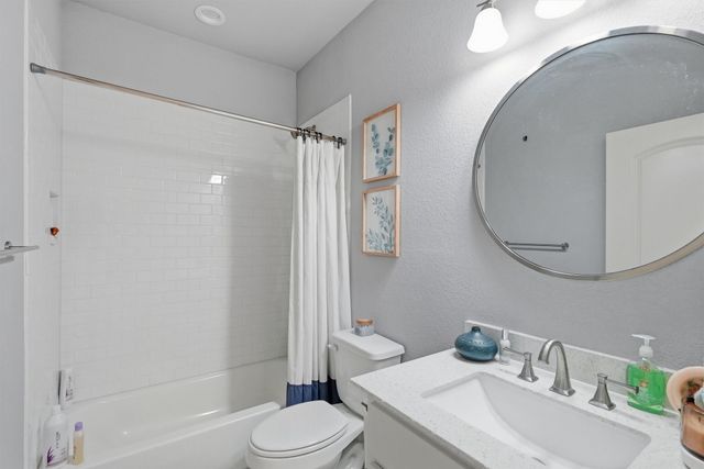 4004 Gallivant Drive, Granbury, TX 76049