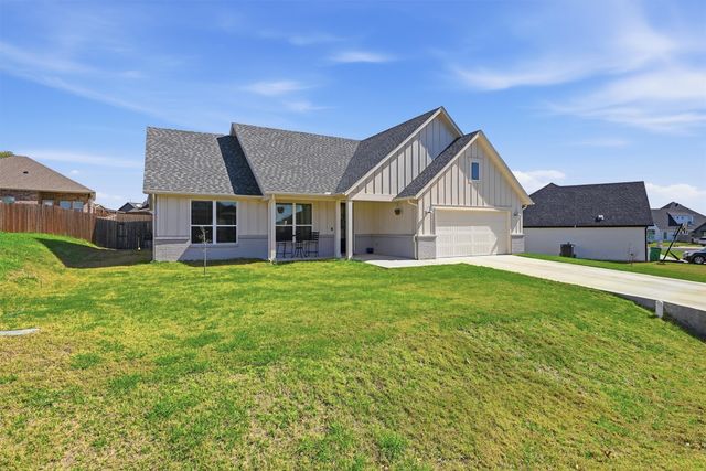 4004 Gallivant Drive, Granbury, TX 76049
