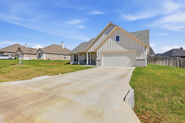 4004 Gallivant Drive, Granbury, TX 76049