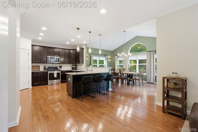 9001 Van Dusen Court, Green Oak Township, MI 48178