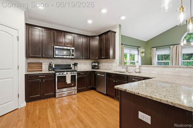 9001 Van Dusen Court, Green Oak Township, MI 48178