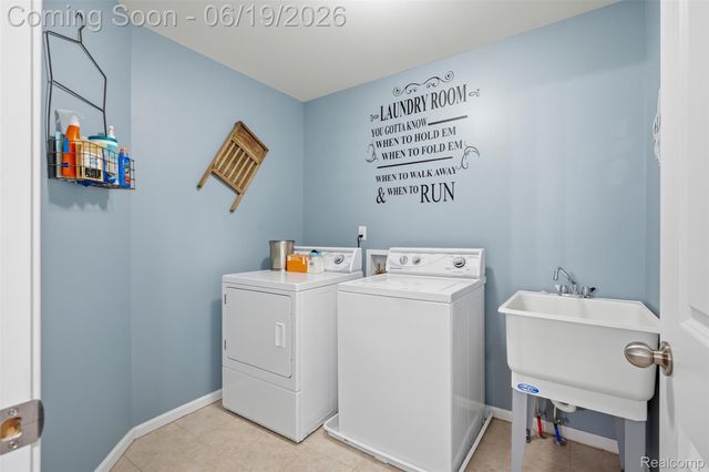 9001 Van Dusen Court, Green Oak Township, MI 48178