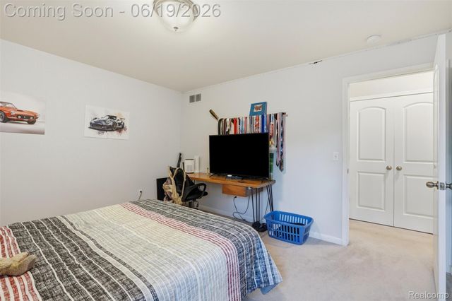 9001 Van Dusen Court, Green Oak Township, MI 48178