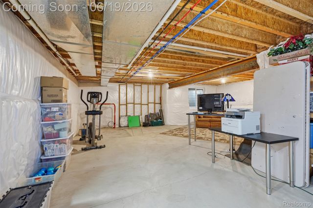 9001 Van Dusen Court, Green Oak Township, MI 48178
