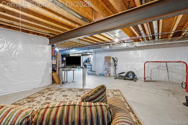 9001 Van Dusen Court, Green Oak Township, MI 48178