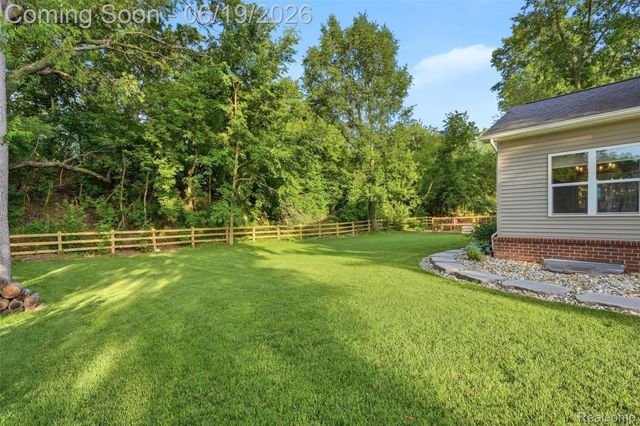 9001 Van Dusen Court, Green Oak Township, MI 48178