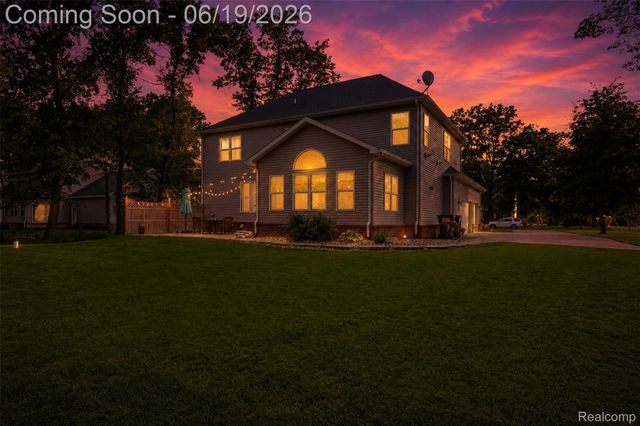 9001 Van Dusen Court, Green Oak Township, MI 48178