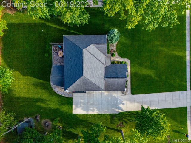 9001 Van Dusen Court, Green Oak Township, MI 48178