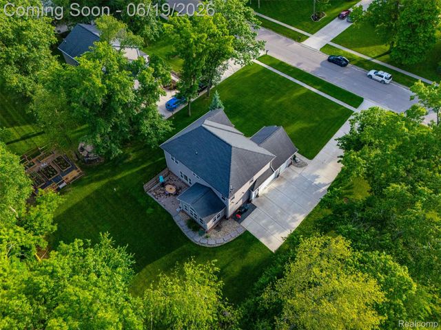 9001 Van Dusen Court, Green Oak Township, MI 48178