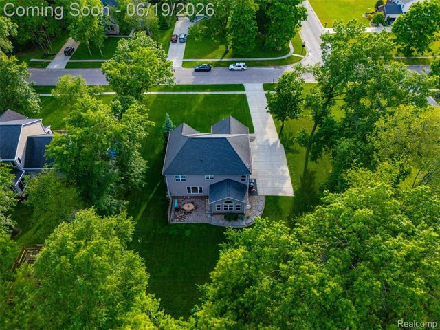 9001 Van Dusen Court, Green Oak Township, MI 48178