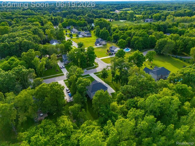 9001 Van Dusen Court, Green Oak Township, MI 48178