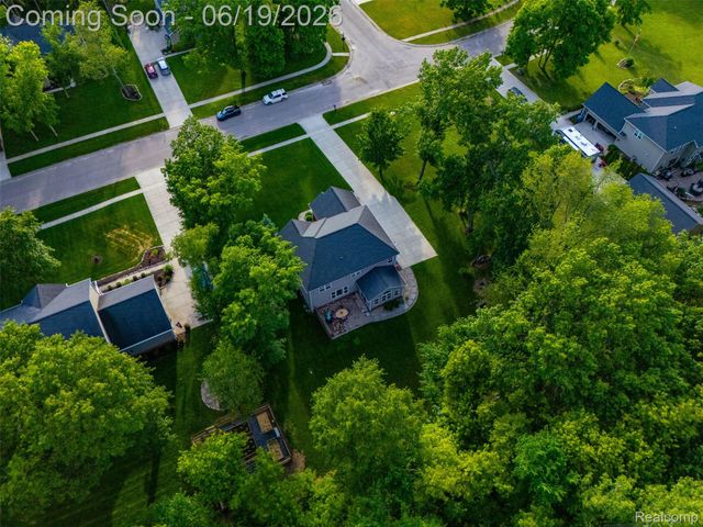 9001 Van Dusen Court, Green Oak Township, MI 48178