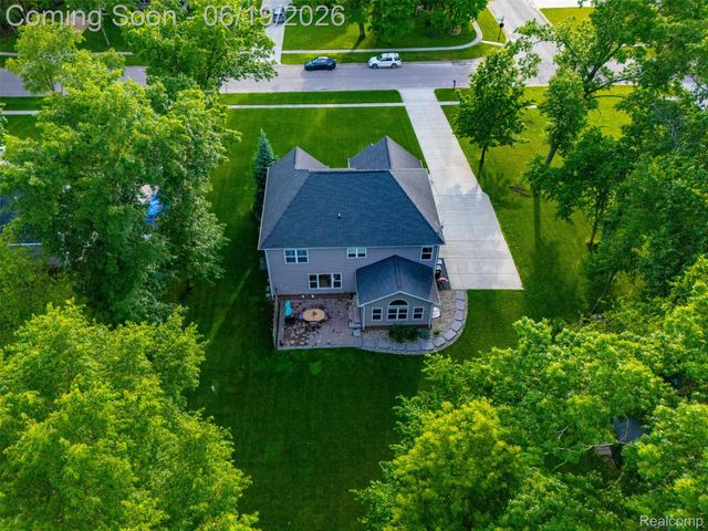 9001 Van Dusen Court, Green Oak Township, MI 48178