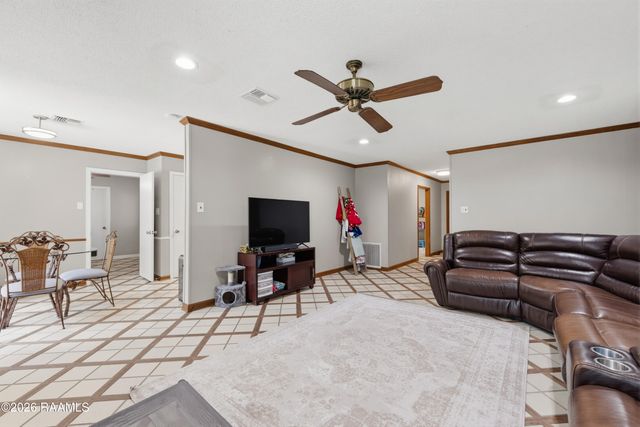 100 Albania Court, Lafayette, LA 70503