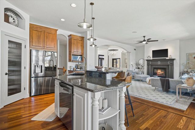 550 Lake Bluff DRIVE, Oconomowoc, WI 53066