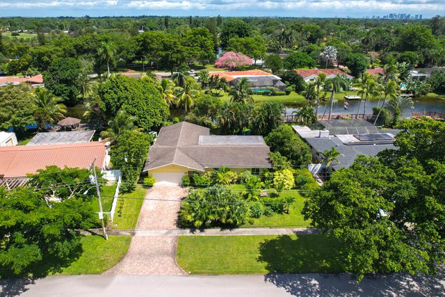 1040 Renmar Drive, Plantation, FL 33317