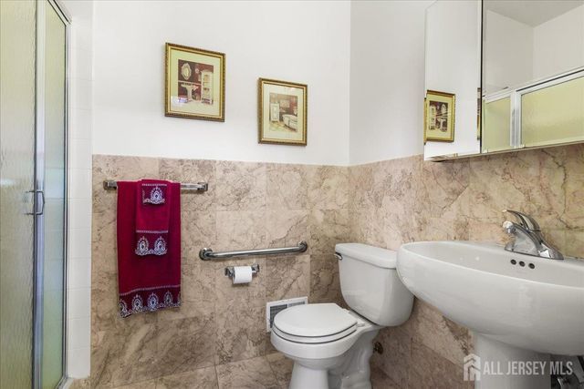 5 Yardley Manor Drive, Old Bridge, NJ 07747