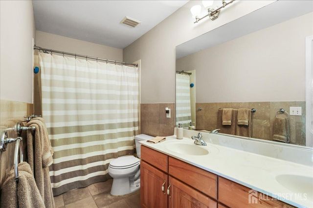 5 Yardley Manor Drive, Old Bridge, NJ 07747