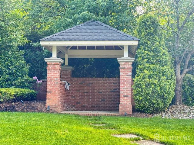 5 Yardley Manor Drive, Old Bridge, NJ 07747