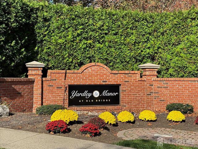 5 Yardley Manor Drive, Old Bridge, NJ 07747