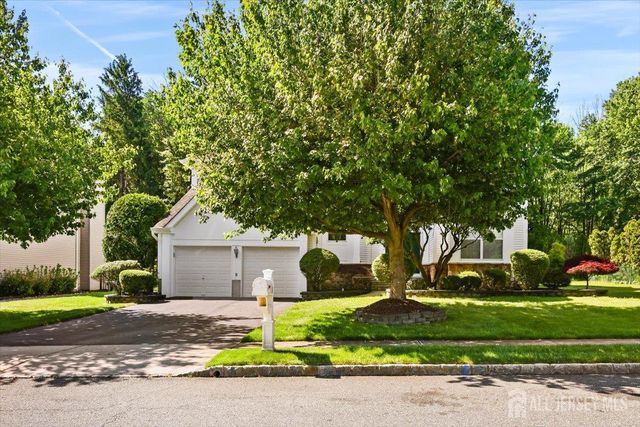 5 Yardley Manor Drive, Old Bridge, NJ 07747