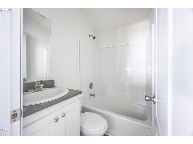 4875 N Hwy 101 96, Depoe Bay, OR 97341