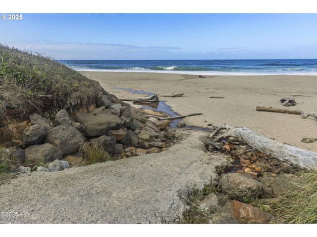 4875 N Hwy 101 96, Depoe Bay, OR 97341