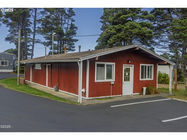 4875 N Hwy 101 96, Depoe Bay, OR 97341