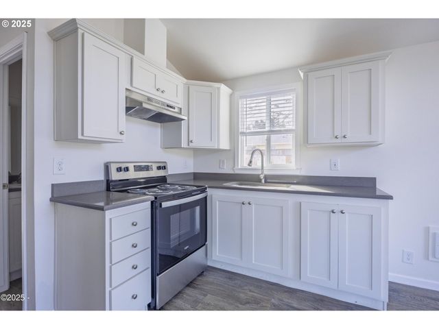 4875 N Hwy 101 96, Depoe Bay, OR 97341