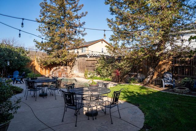 1606 Symphony Ln, Hughson, CA 95326