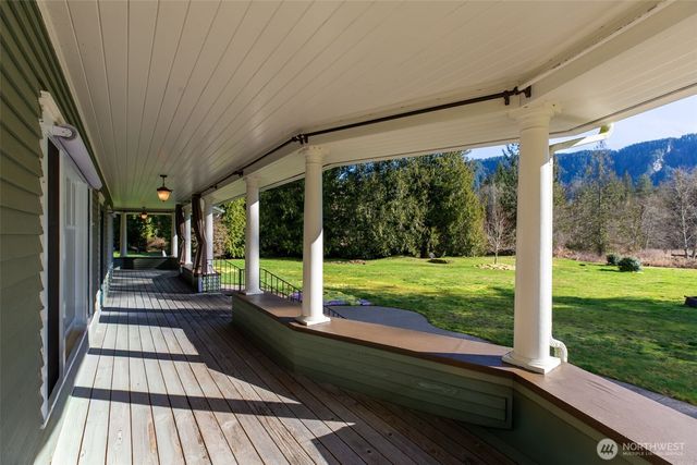 5566 Williams Lake Road, Deming, WA 98244