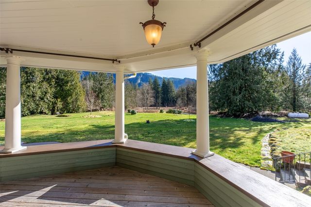 5566 Williams Lake Road, Deming, WA 98244