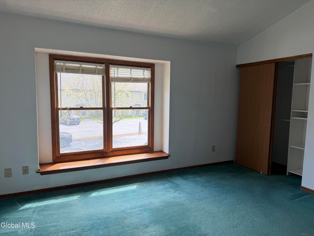 10 Bennington Way, Halfmoon, NY 12065