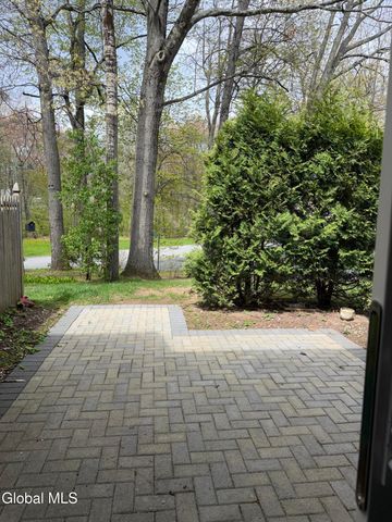 10 Bennington Way, Halfmoon, NY 12065
