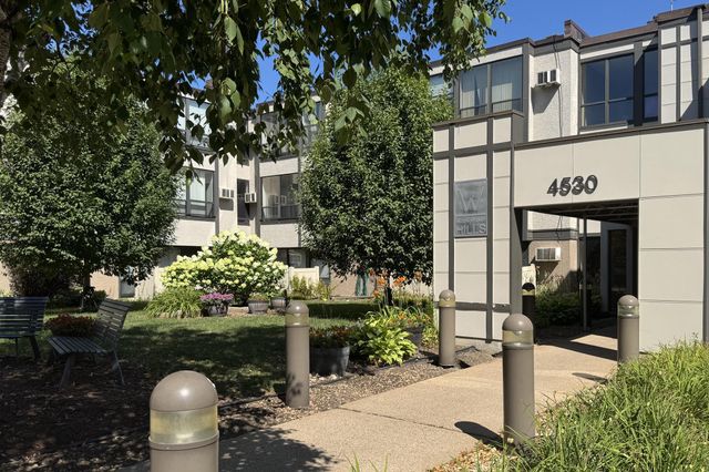 4530 Park Commons Drive 213, Saint Louis Park, MN 55416