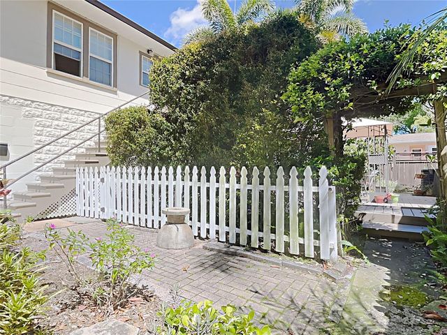 1601 11 STREET N, St Petersburg, FL 33704
