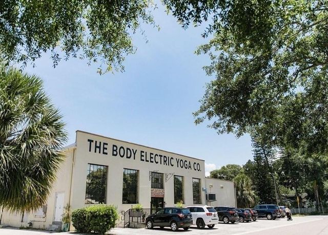 1601 11 STREET N, St Petersburg, FL 33704